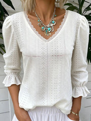 Chemise femme à manches 3/4 ajourée et ornée de dentelle