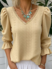 Chemise femme à manches 3/4 ajourée et ornée de dentelle