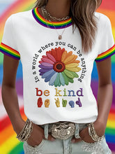 Women's In A World Where You Can Be Anything Be Kind Print Casual Tee-shirt pour femmes