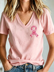 T-shirt à col en V imprimé de sensibilisation au cancer du sein chez la femme