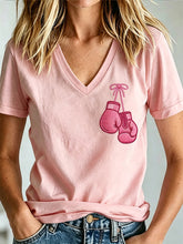 T-shirt à col en V imprimé de sensibilisation au cancer du sein chez la femme