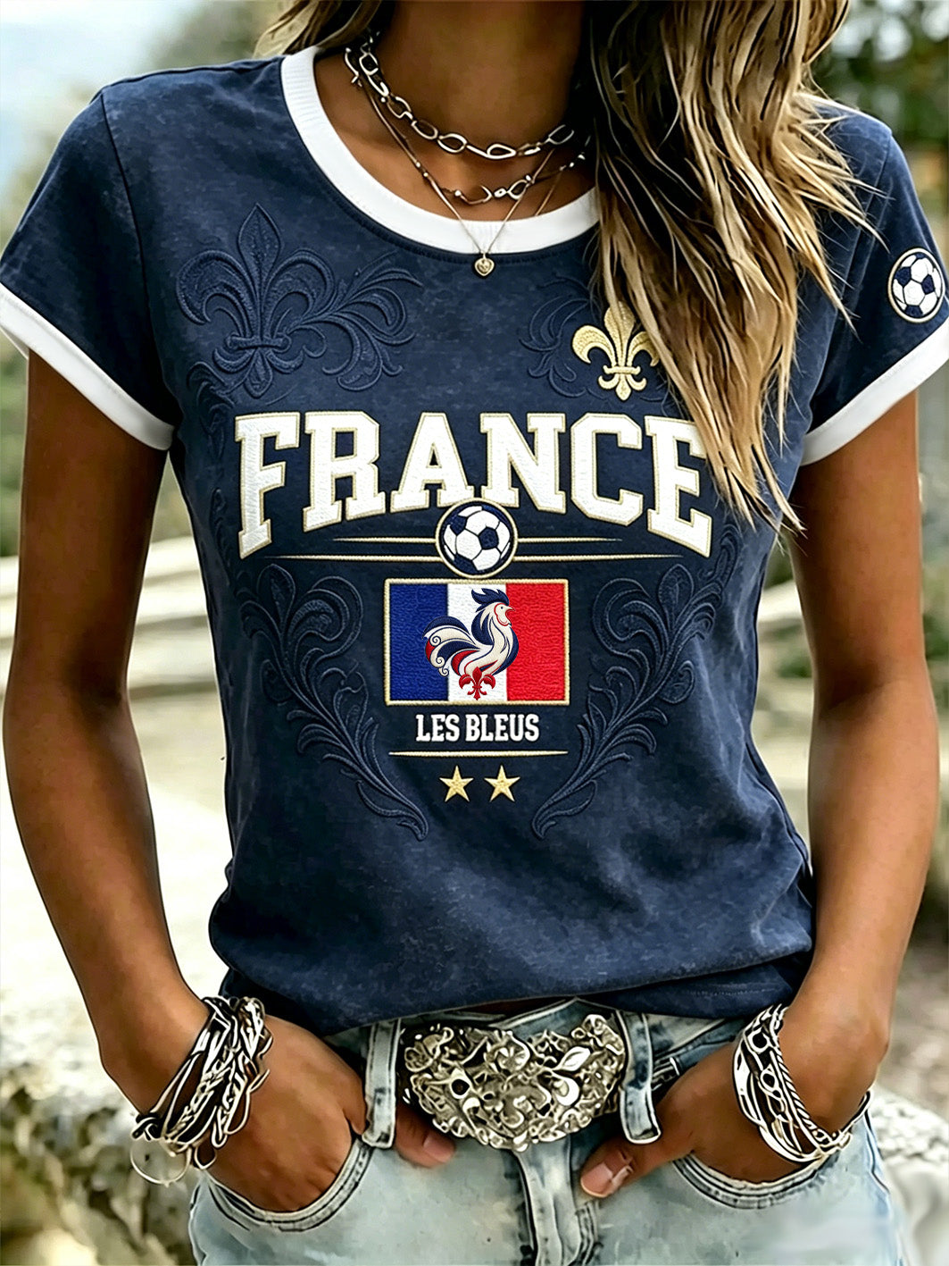 T-shirt à manches courtes pour femme, motif imprimé aux motifs de football et combinaison de couleurs tendance