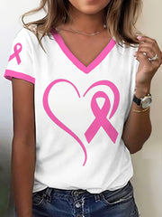 T-shirt imprimé avec un ruban du cœur pour la sensibilisation au cancer du sein chez les femmes