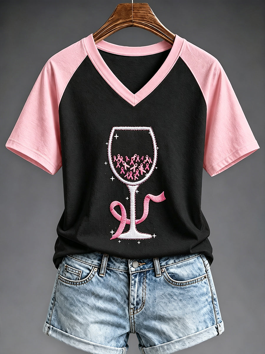 T-shirt à col en V imprimé de sensibilisation au cancer du sein chez la femme